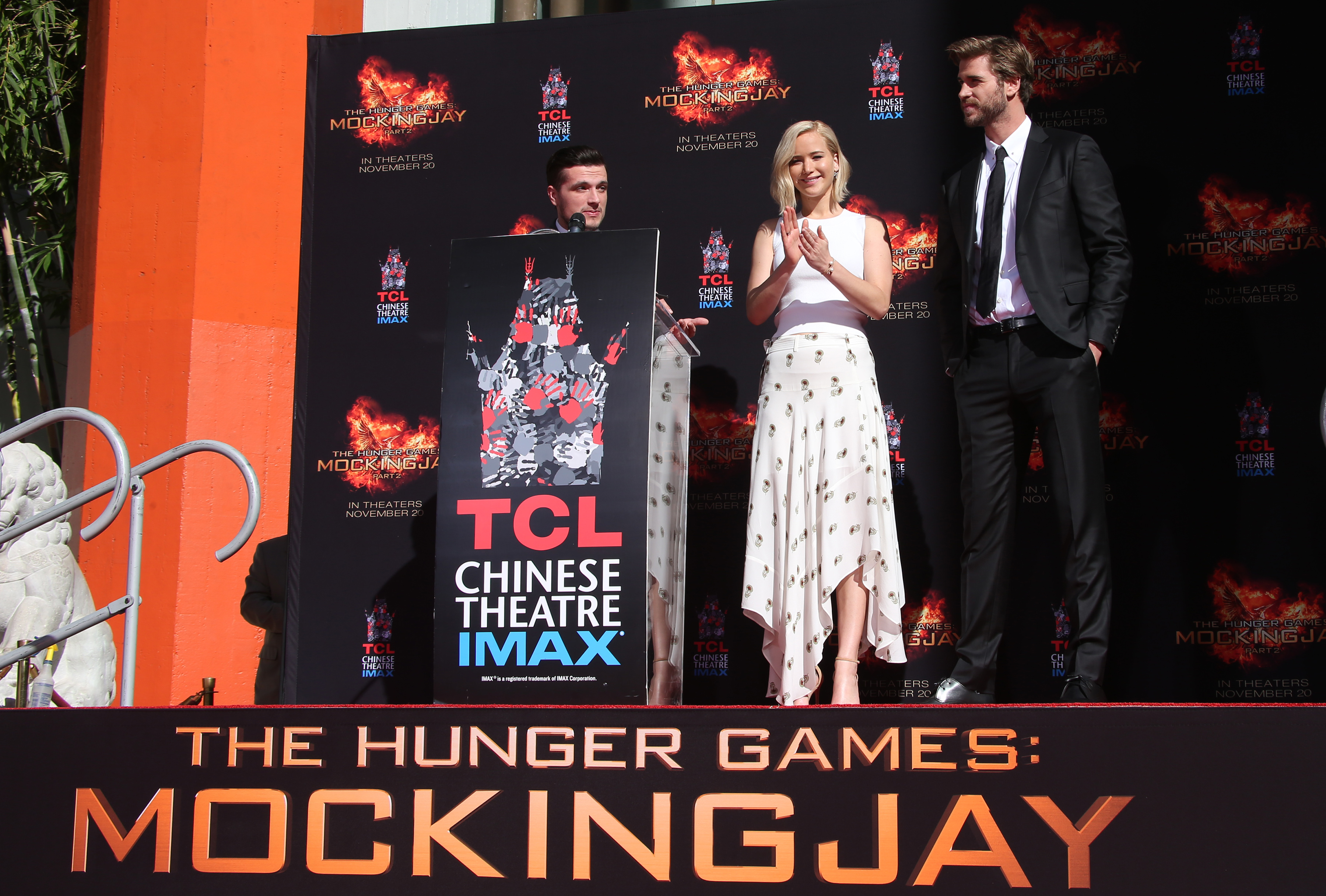 The_Hunger_Games_Hand_and_FootPrint_Ceremony_046.jpg
